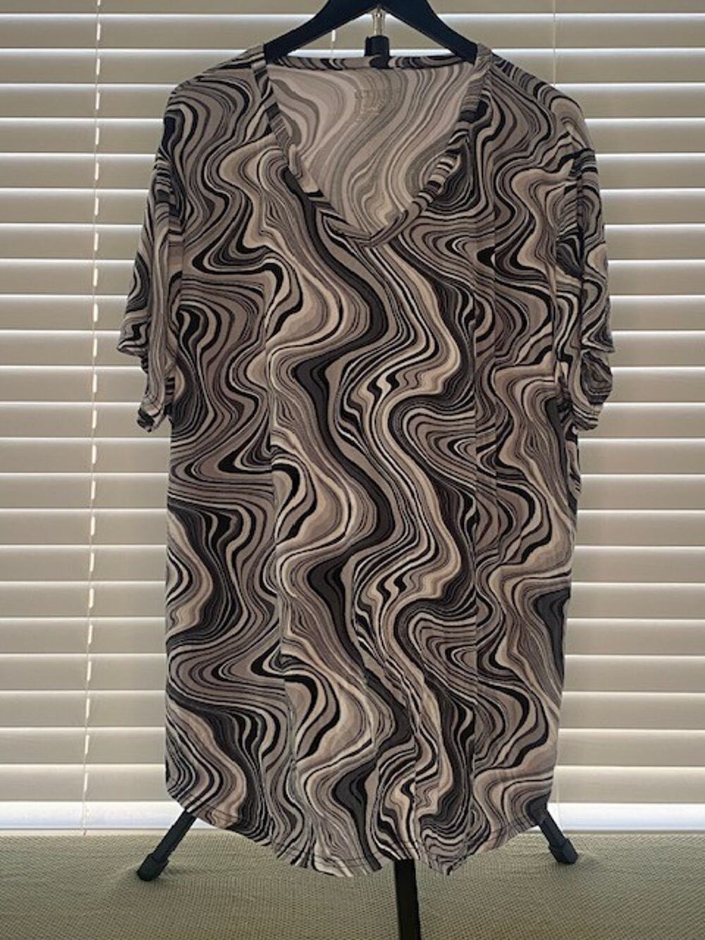Terra & Sky 1X Abstract Swirl Tunic Top Black Gray White Short Sleeve Plus Size